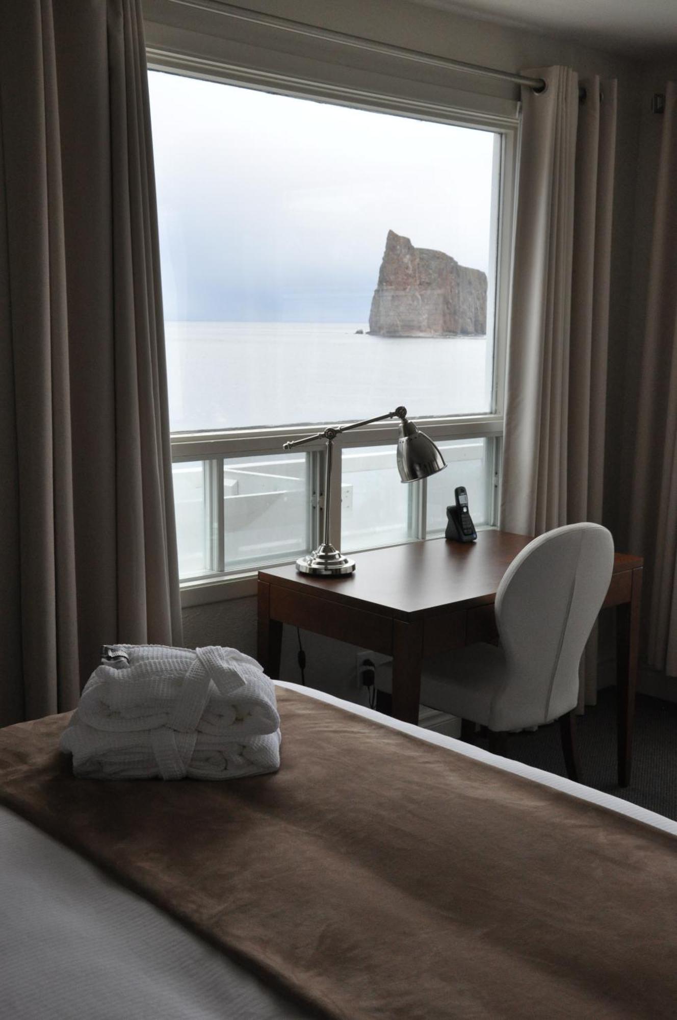 Hotel Les Trois Soeurs Perce Kültér fotó
