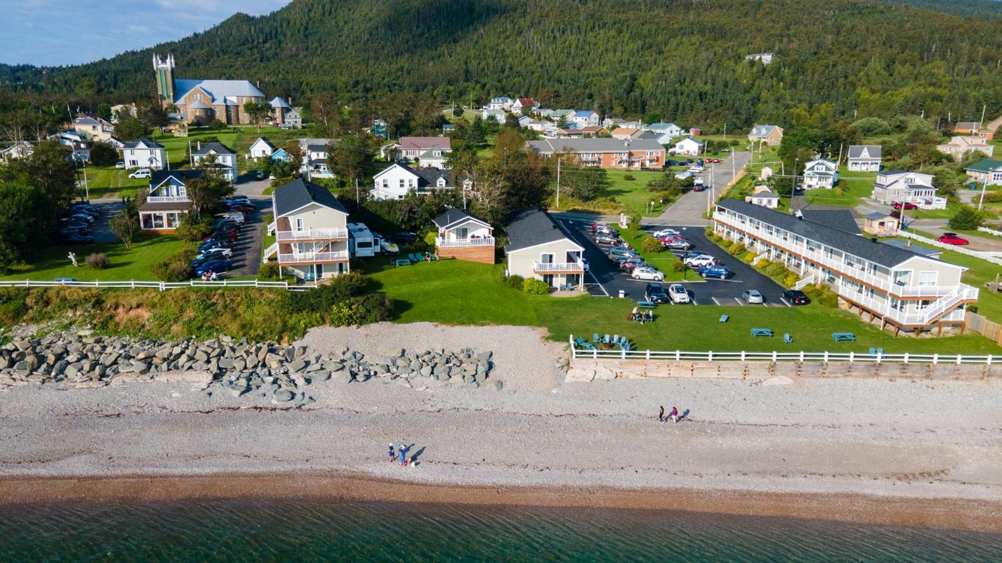 Hotel Les Trois Soeurs Perce Kültér fotó