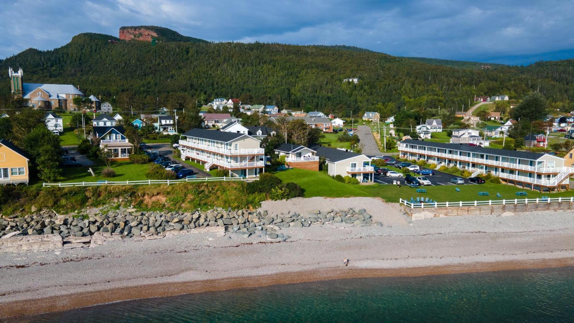 Hotel Les Trois Soeurs Perce Kültér fotó